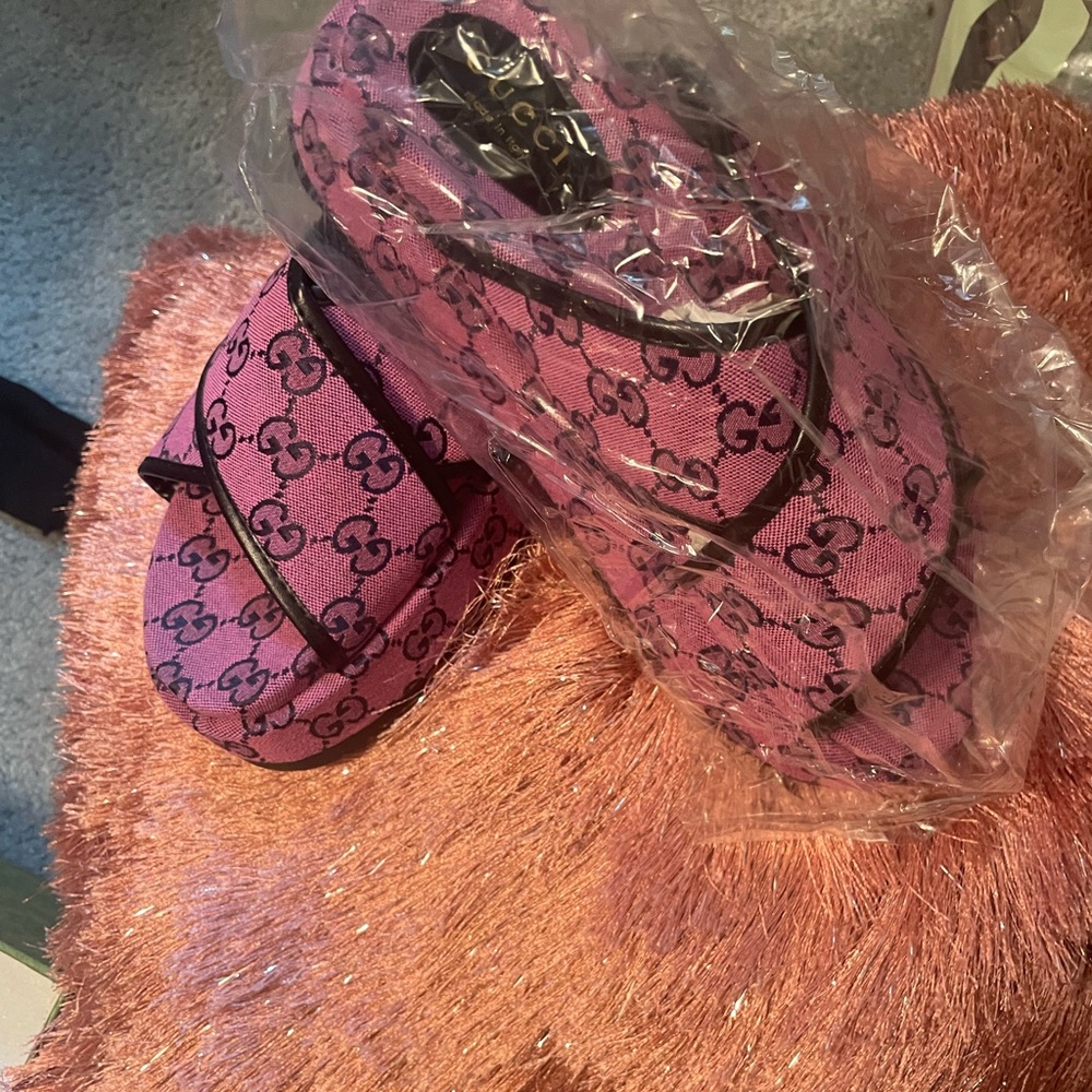 GG Crisscross Sideline Sandals